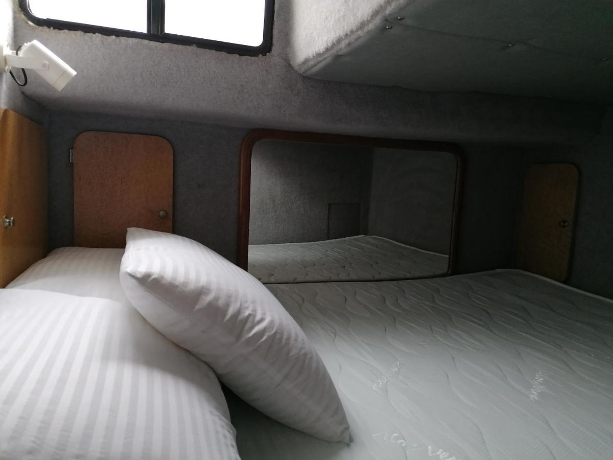 Sejour Insolite Sur Un Yacht. Bateau Hotel A Quai. ลาโรแชล ภายนอก รูปภาพ