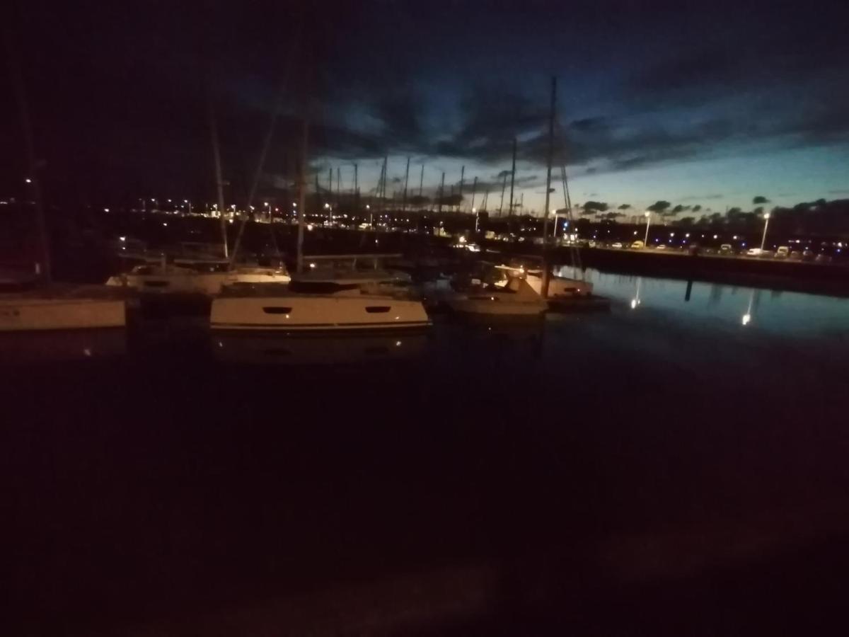 Sejour Insolite Sur Un Yacht. Bateau Hotel A Quai. ลาโรแชล ภายนอก รูปภาพ